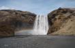 Skogafoss krioklys, vanduo kuriame krenta i eiasdeimties metr aukio