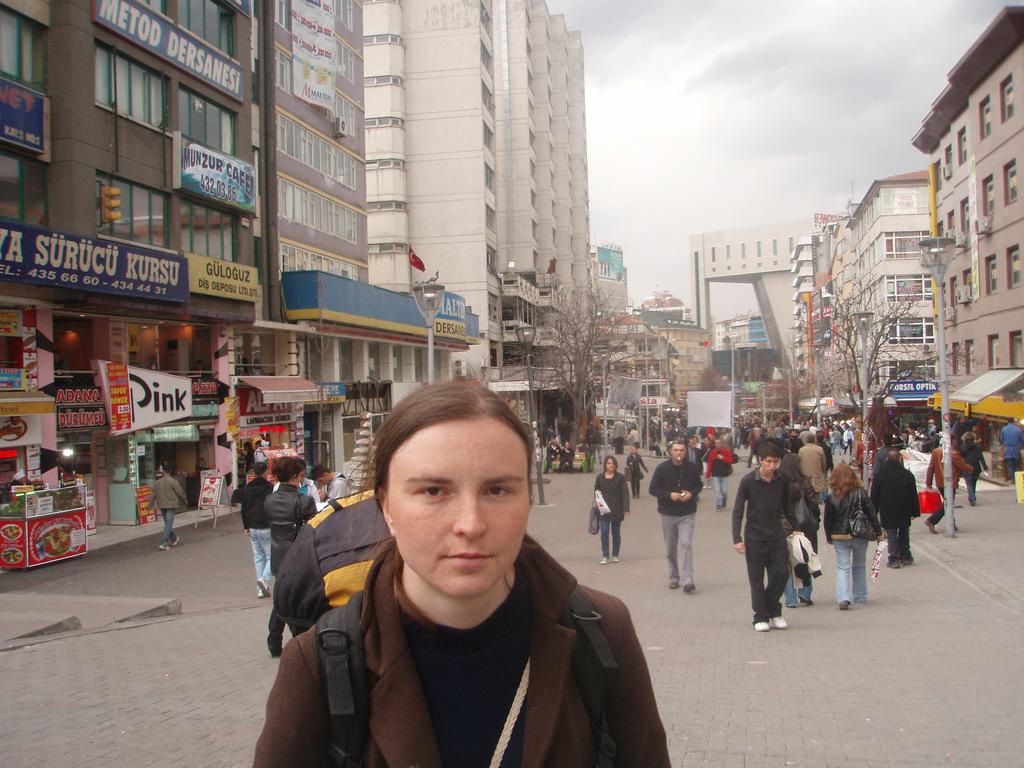 Evelina, Ankara, pirmas kartas